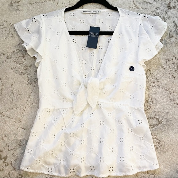 Abercrombie Knot Front Eyelet Blouse White Size Small - Picture 15 of 15